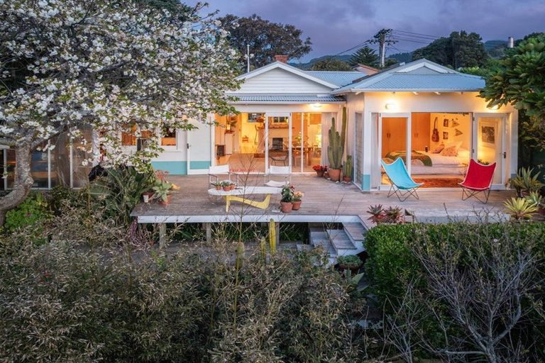 Photo of property in 121 Wellington Road, Paekakariki, 5034