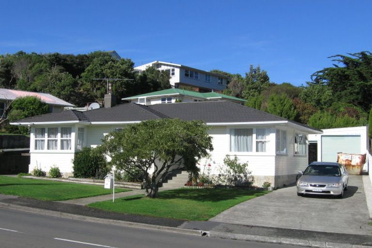 Photo of property in 32 Beazley Avenue, Paparangi, Wellington, 6037