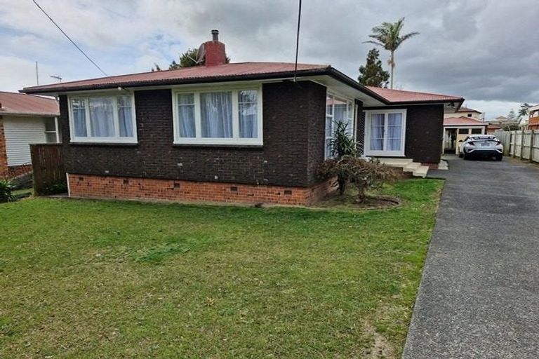 Photo of property in 3 Waters Place, New Lynn, Auckland, 0600
