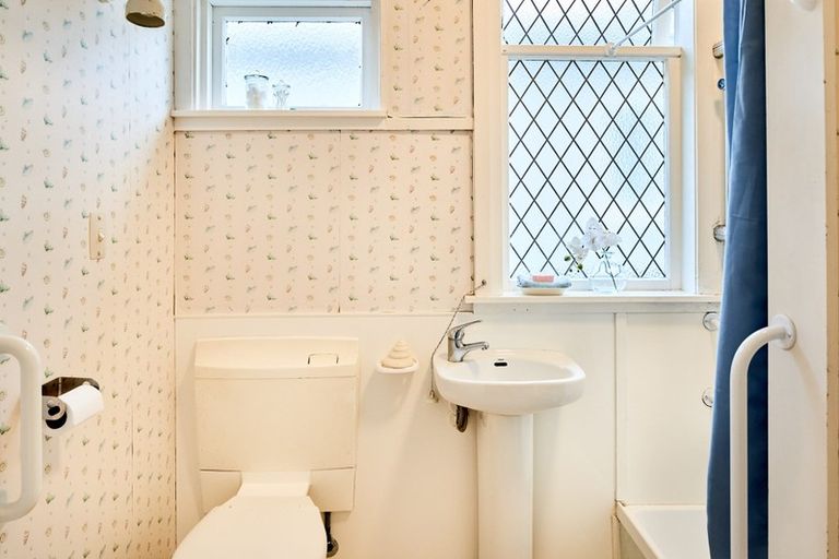 Photo of property in 246 Muritai Road, Eastbourne, Lower Hutt, 5013