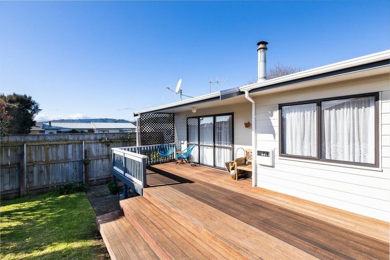 Photo of property in 5 Spackman Crescent, Paraparaumu, 5032