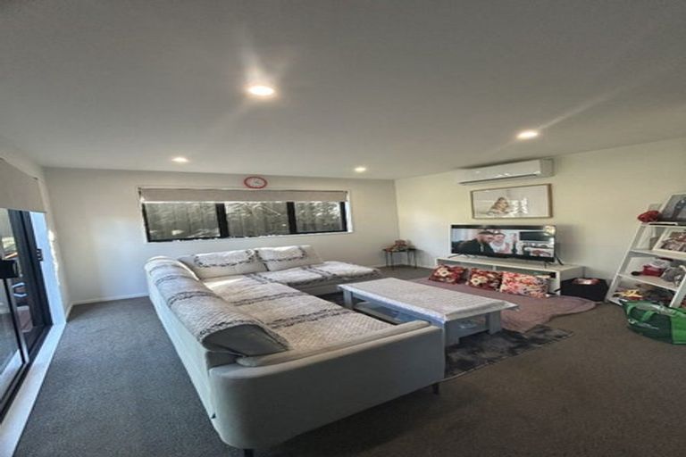 Photo of property in 1/106 Triangle Road, Massey, Auckland, 0614