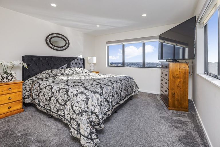 Photo of property in 76 Twin Parks Rise, Papakura, 2110