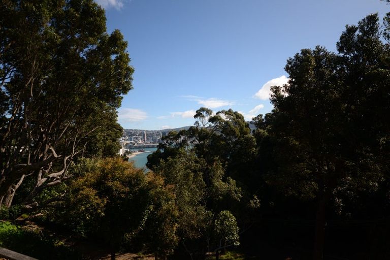 Photo of property in 22 Grass Street, Roseneath, Wellington, 6011