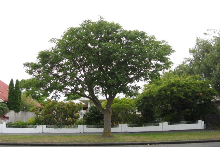 Photo of property in 90 Avondale Road, Avondale, Christchurch, 8061