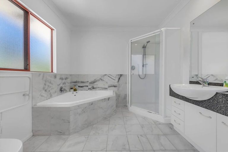 Photo of property in 16 Bronte Place, Somerville, Auckland, 2014