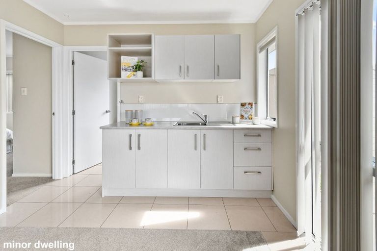 Photo of property in 34 Convair Crescent, Mangere, Auckland, 2022