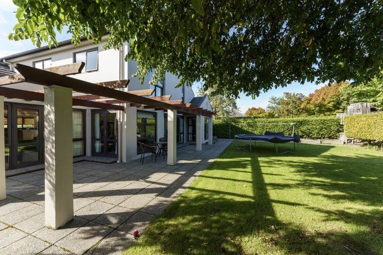 Photo of property in 33 Bryndwr Road, Fendalton, Christchurch, 8052