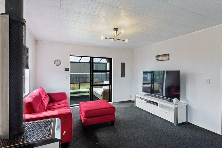 Photo of property in 14 Hurley Road, Paraparaumu Beach, Paraparaumu, 5032