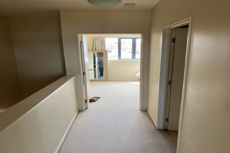 Photo of property in 1/21 Armoy Drive, East Tamaki, Auckland, 2016