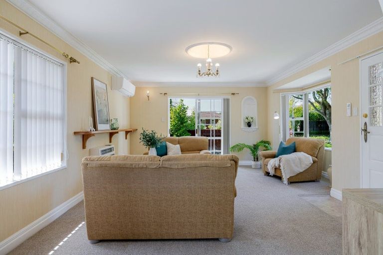 Photo of property in 17 Earl Place, Hokowhitu, Palmerston North, 4410