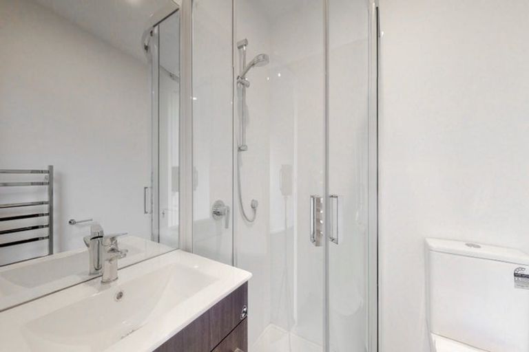 Photo of property in 7/62 Spenmoor Street, Newlands, Wellington, 6037