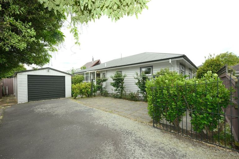 Photo of property in 2/47a Ashgrove Terrace, Somerfield, Christchurch, 8024