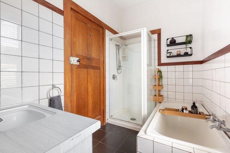 Photo of property in 18 Chaucer Road, Hospital Hill, Napier, 4110