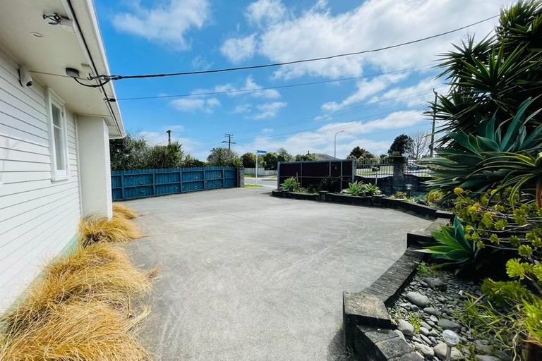 Photo of property in 44 Strid Road, Te Atatu South, Auckland, 0610