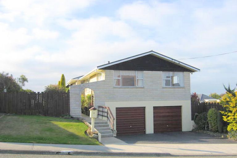 Photo of property in 19 Perth Street, South Hill, Oamaru, 9400
