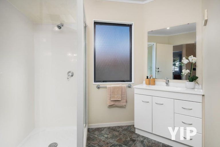 Photo of property in 13 Kilkelly Close, Tawa, Wellington, 5028