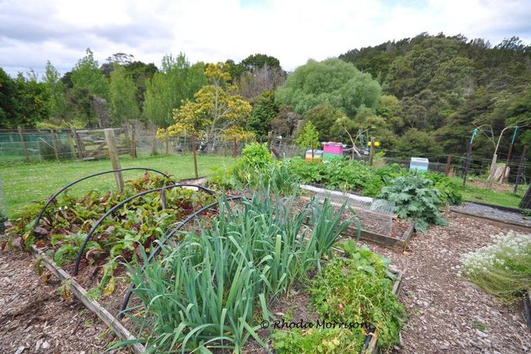 Photo of property in 43 Pahi Road, Paparoa, 0571