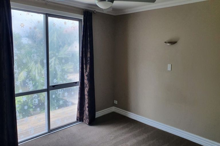 Photo of property in 27 Pahi Place, West Harbour, Auckland, 0618