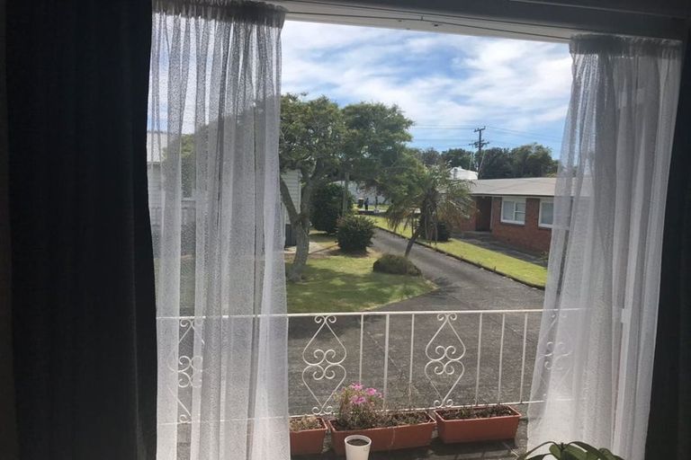 Photo of property in 28-30 Lake Pupuke Drive, Takapuna, Auckland, 0622