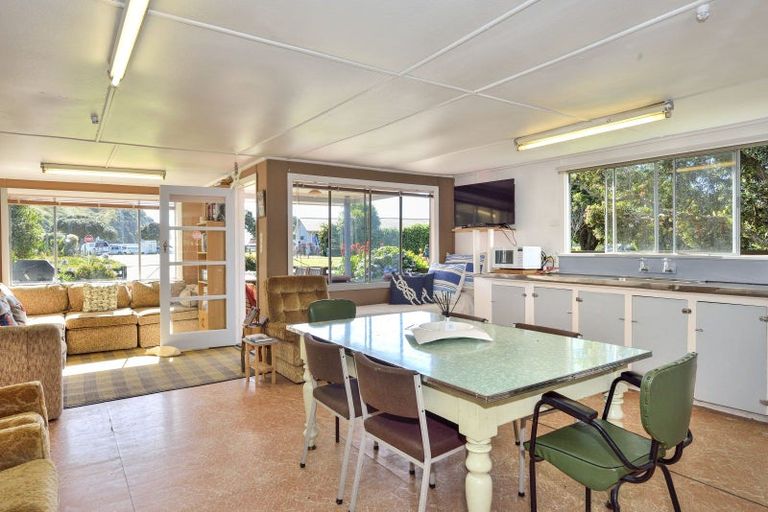 Photo of property in 141 Newcastle Street, Mahia, 4198