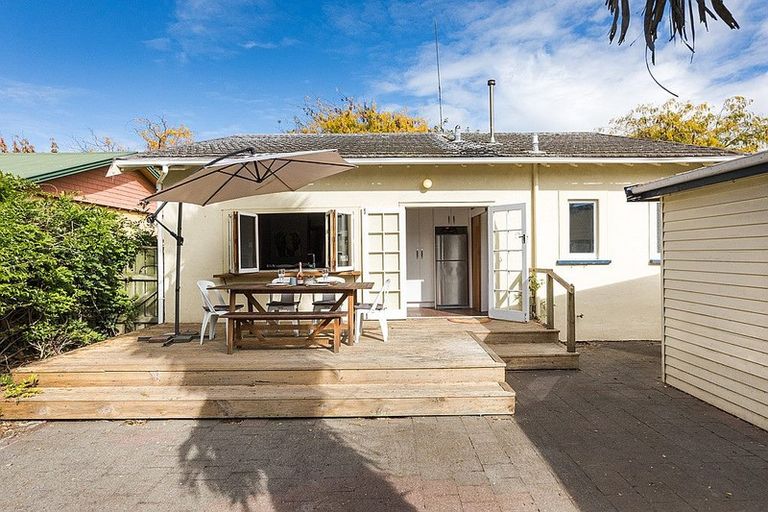 Photo of property in 15 Kingswood Street, Takaro, Palmerston North, 4412