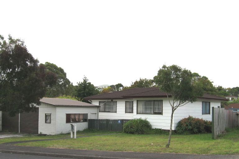 Photo of property in 5 St Margaret Place, West Harbour, Auckland, 0618