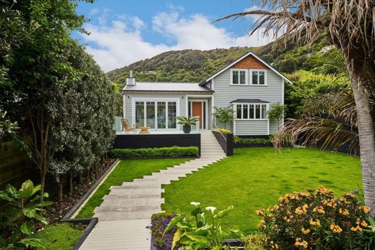 Photo of property in 15 Nikau Street, Eastbourne, Lower Hutt, 5013