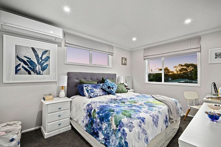 Photo of property in 23 Helleur Road, Massey, Auckland, 0614
