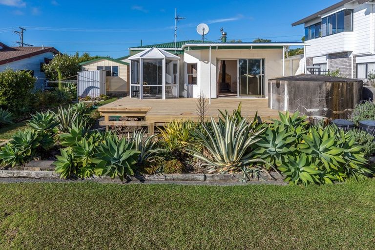 Photo of property in 1420 Whangaparaoa Road, Army Bay, Whangaparaoa, 0930