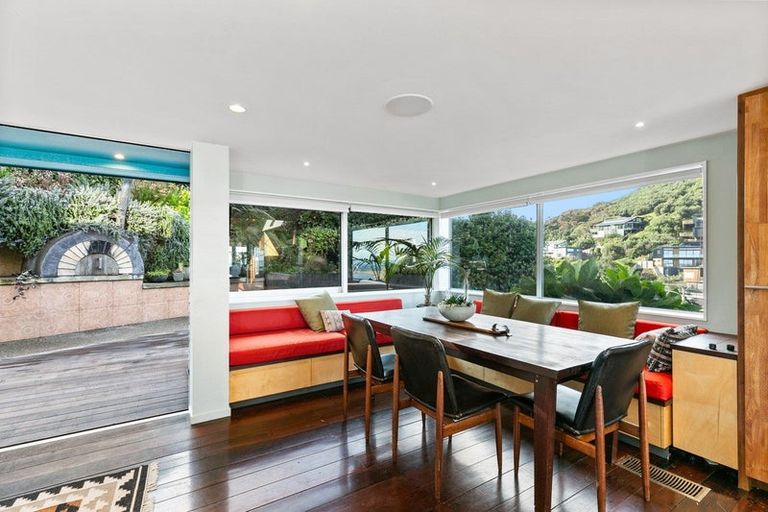 Photo of property in 10 Cave Road, Houghton Bay, Wellington, 6023