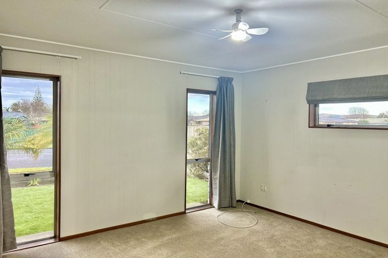 Photo of property in 15 Spriggs Crescent, Greenmeadows, Napier, 4112
