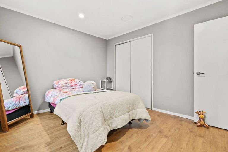 Photo of property in 6 Phar Lap Crescent, Takanini, 2112