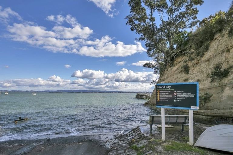 Photo of property in 53 Island Bay Road, Beach Haven, Auckland, 0626