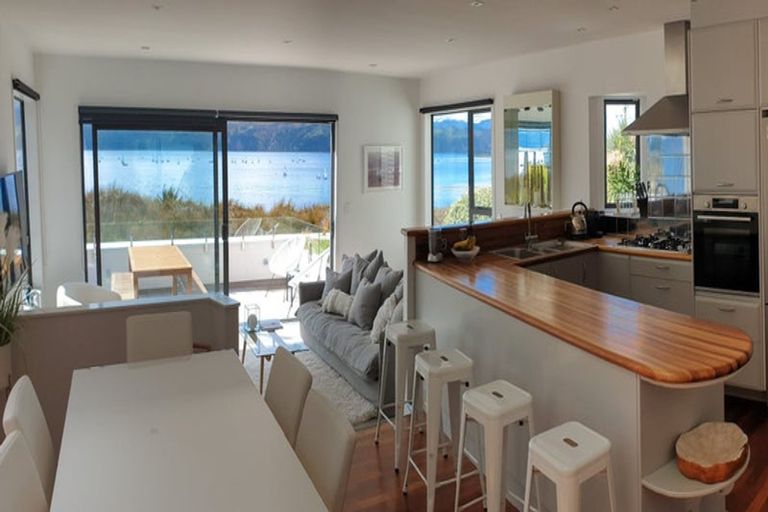 Photo of property in 191 Marine Parade, Seatoun, Wellington, 6022