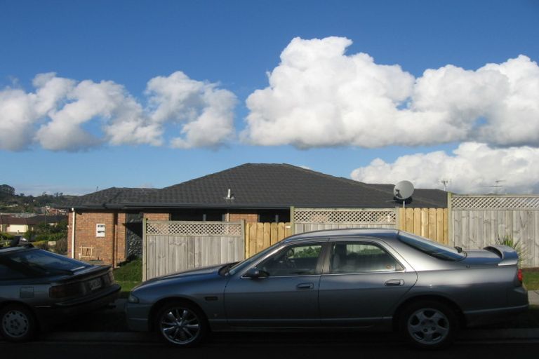 Photo of property in 2 Ballyroney Place, East Tamaki, Auckland, 2013