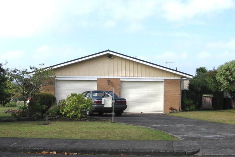 Photo of property in 33 Manhattan Heights, Glendene, Auckland, 0602