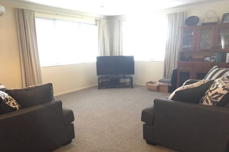 Photo of property in 18 Caltra Place, East Tamaki, Auckland, 2016