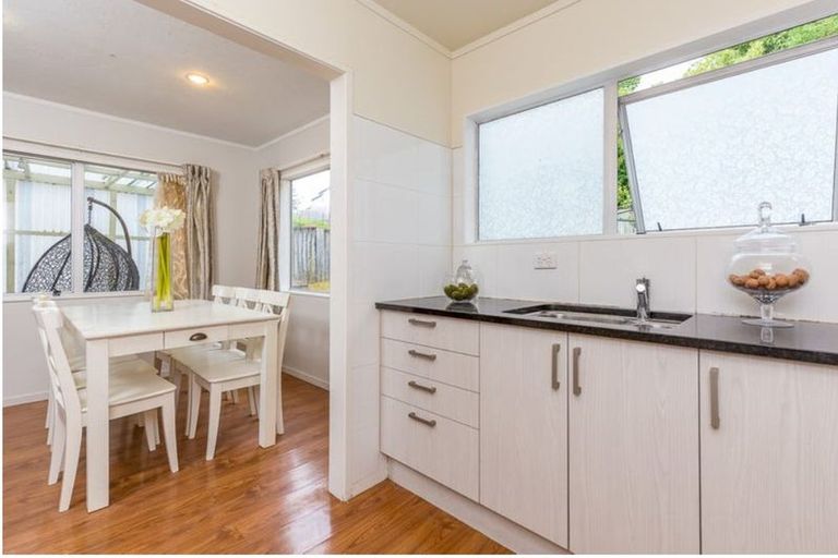 Photo of property in 60 Kohekohe Street, New Lynn, Auckland, 0600