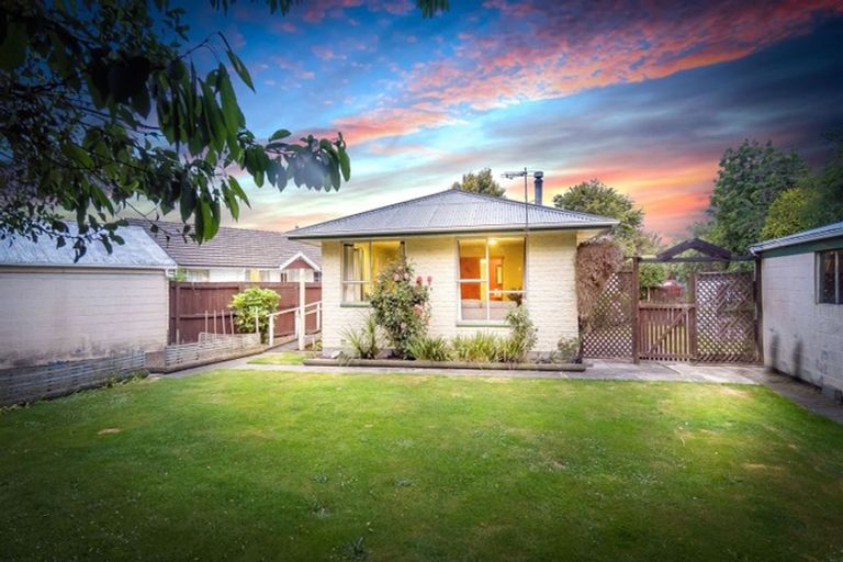 Photo of property in 6 Bidwell Place, Hillmorton, Christchurch, 8025