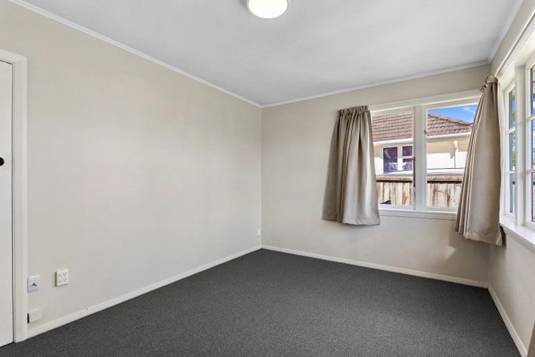 Photo of property in 24 Oakland Street, Northcote, Christchurch, 8052