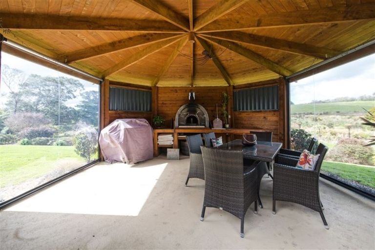 Photo of property in 131 Foster Road, Kumeu, 0891