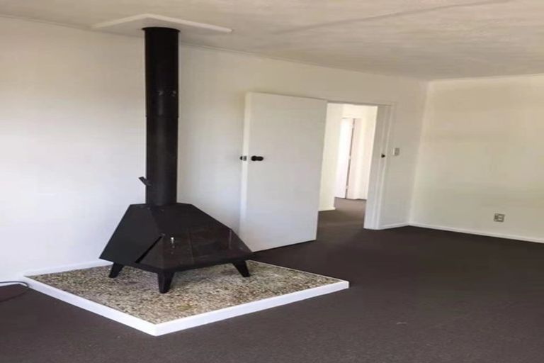 Photo of property in 36 Longburn Road, Henderson, Auckland, 0610