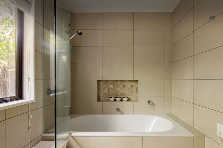 Photo of property in 136 Cheviot Road, Lowry Bay, Lower Hutt, 5013