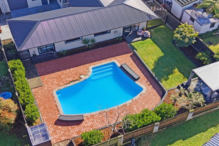 Photo of property in 15 Carter Drive, Pomare, Rotorua, 3015