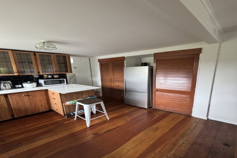 Photo of property in 107 Parkvale Road, Karori, Wellington, 6012