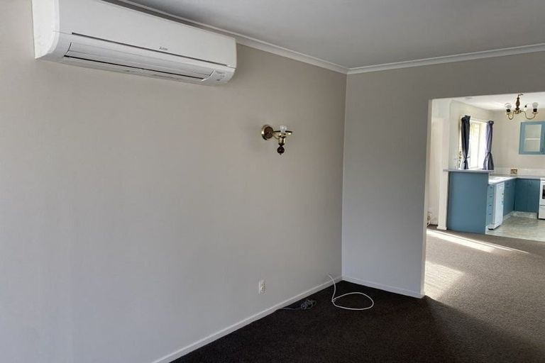 Photo of property in 1/98a Lake Terrace Road, Burwood, Christchurch, 8061