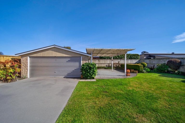 Photo of property in 73 Crofton Road, Harewood, Christchurch, 8051