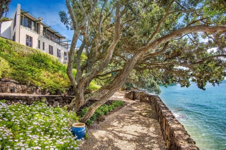 Photo of property in 2 Old Lake Road, Narrow Neck, Auckland, 0624