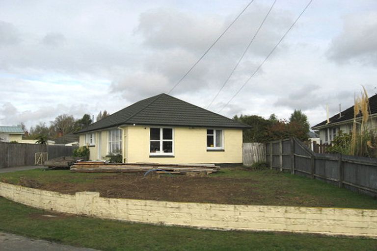 Photo of property in 8 Virgil Place, Northcote, Christchurch, 8052
